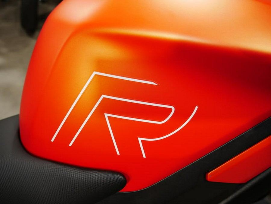2025 Triumph Street Triple 765 R Matte Baja Orange