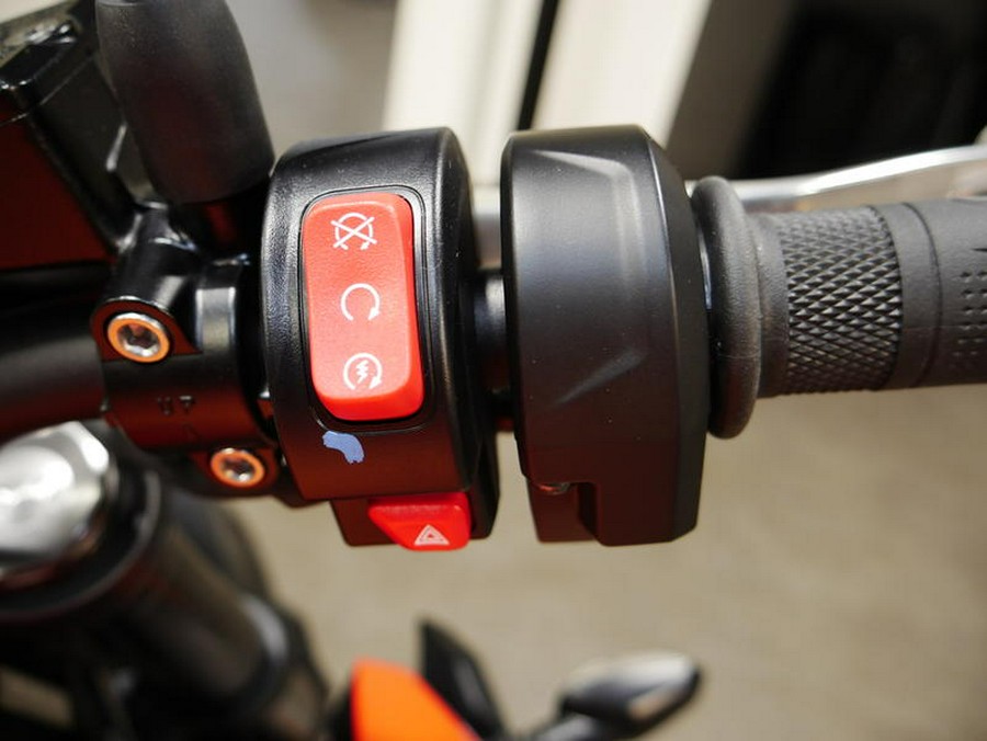 2025 Triumph Street Triple 765 R Matte Baja Orange