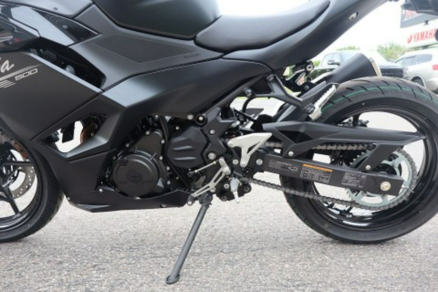 2026 Kawasaki Ninja® 500