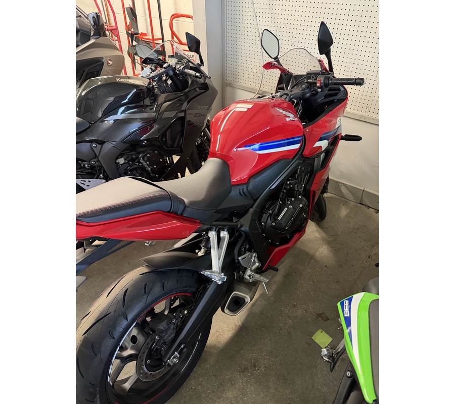 2026 HONDA CBR 650R E-CLUTCH