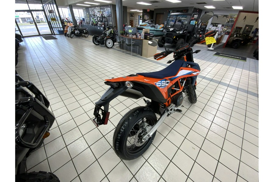 2024 KTM 690 SMC R