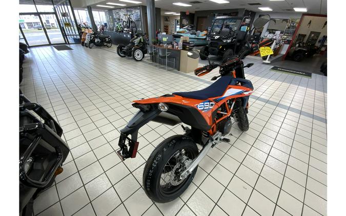 2024 KTM 690 SMC R