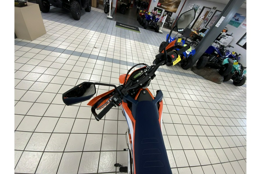 2024 KTM 690 SMC R