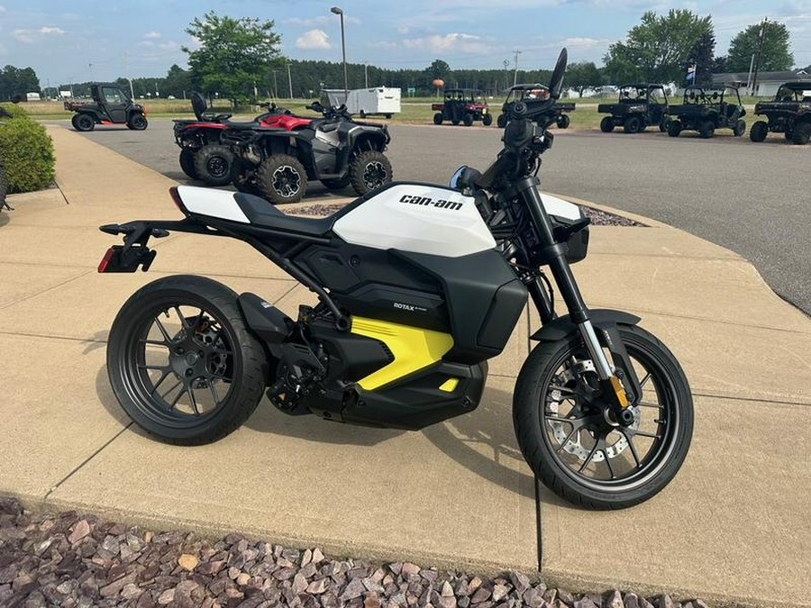 2025 Can-Am® Pulse White