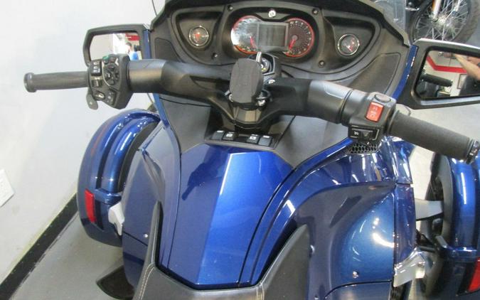 2016 Can-Am® Spyder® RT Limited 6-Speed Semi-Automatic (SE6)