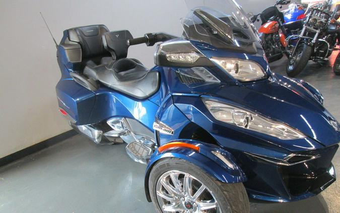 2016 Can-Am® Spyder® RT Limited 6-Speed Semi-Automatic (SE6)