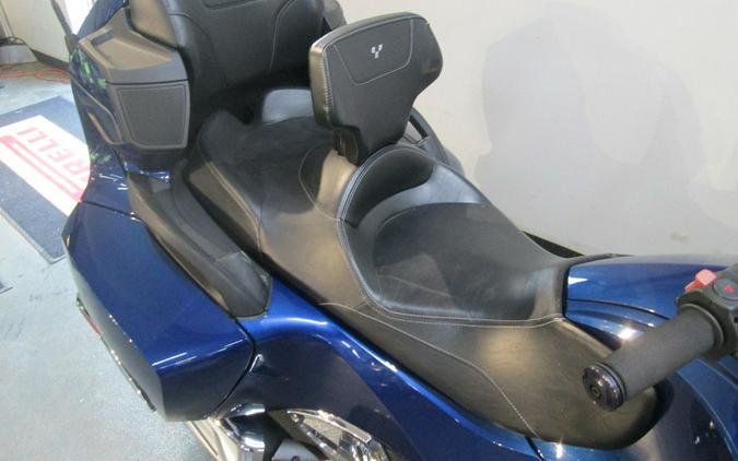 2016 Can-Am® Spyder® RT Limited 6-Speed Semi-Automatic (SE6)