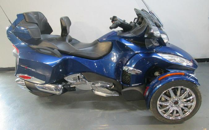 2016 Can-Am® Spyder® RT Limited 6-Speed Semi-Automatic (SE6)