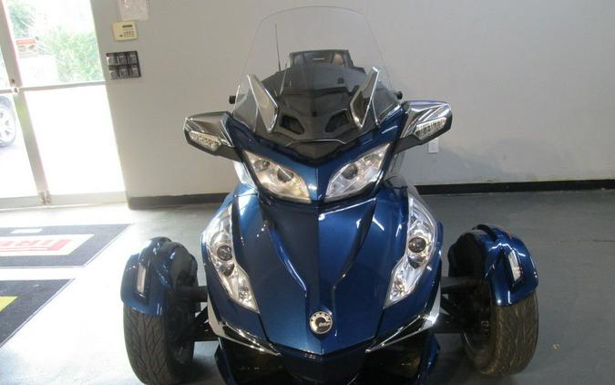 2016 Can-Am® Spyder® RT Limited 6-Speed Semi-Automatic (SE6)