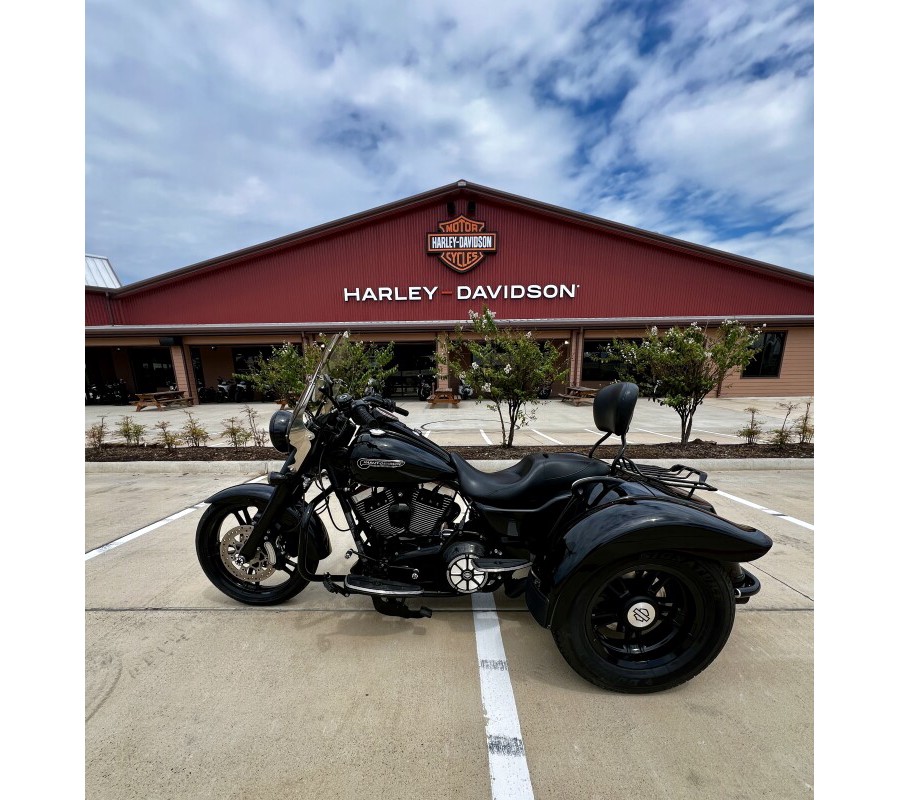 2016 Harley-Davidson Freewheeler Vivid Black