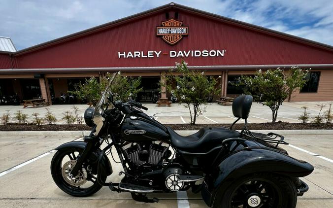 2016 Harley-Davidson Freewheeler Vivid Black