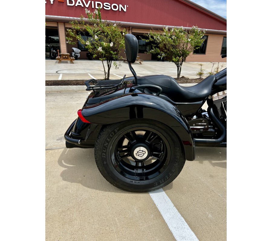 2016 Harley-Davidson Freewheeler Vivid Black