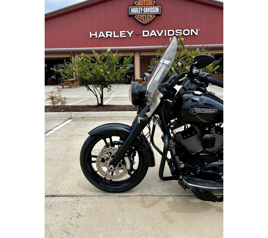 2016 Harley-Davidson Freewheeler Vivid Black