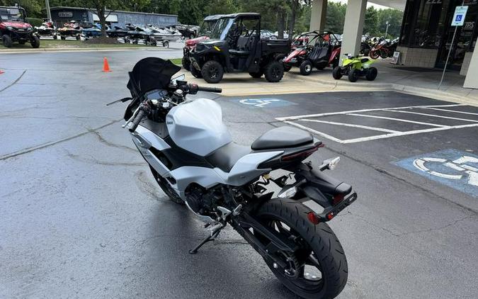 2025 Kawasaki Ninja® 500