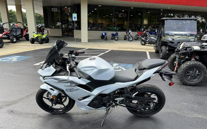 2025 Kawasaki Ninja® 500