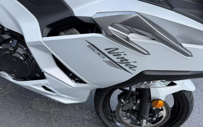 2025 Kawasaki Ninja® 500