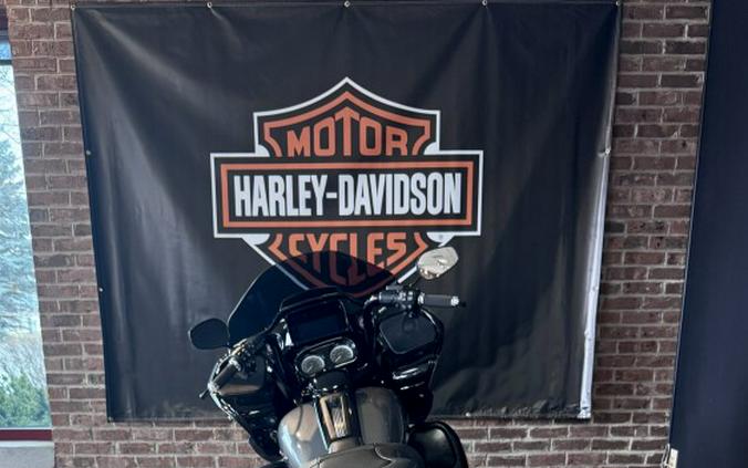 2021 Harley-Davidson Road Glide Limited FLTRK Gauntlet Gray Metallic/Vivid Black