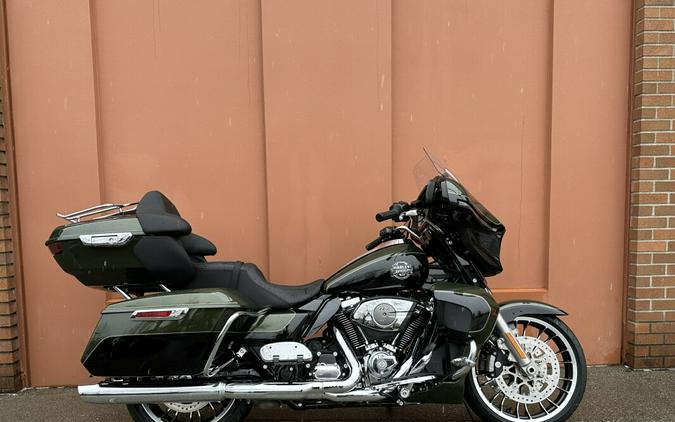 Harley-Davidson® Street Glide Limited Olive Steel Metallic / Vivid Black