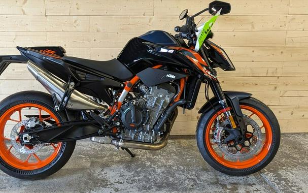 2022 KTM Duke 890 R