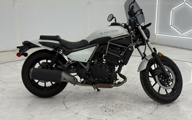 2024 Kawasaki Eliminator Pearl Robotic White Pearl Storm Gray
