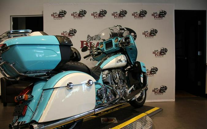 2021 Indian Motorcycle® Roadmaster® Maroon Metallic/Crimson Metallic