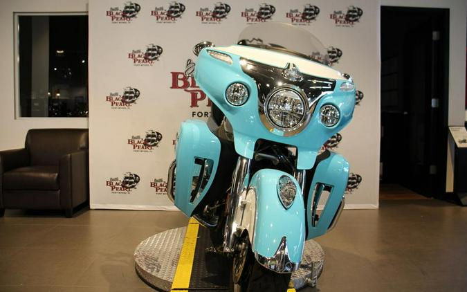 2021 Indian Motorcycle® Roadmaster® Maroon Metallic/Crimson Metallic