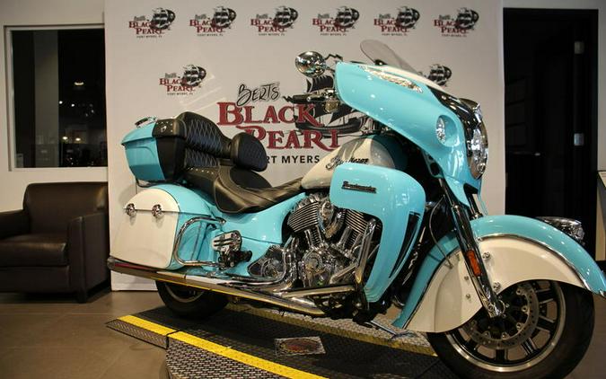 2021 Indian Motorcycle® Roadmaster® Maroon Metallic/Crimson Metallic