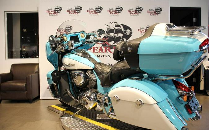 2021 Indian Motorcycle® Roadmaster® Maroon Metallic/Crimson Metallic