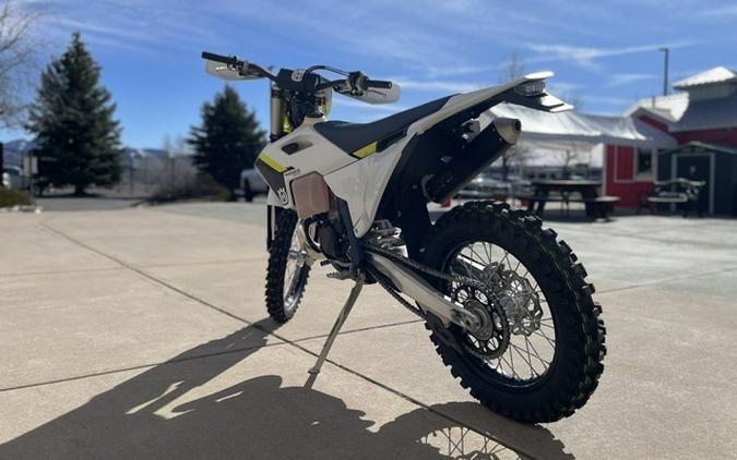 2025 Husqvarna TE 300