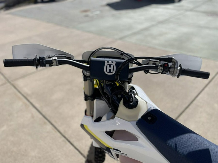 2025 Husqvarna TE 300