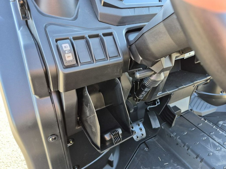 2026 Can-Am® Defender 6x6 DPS HD10