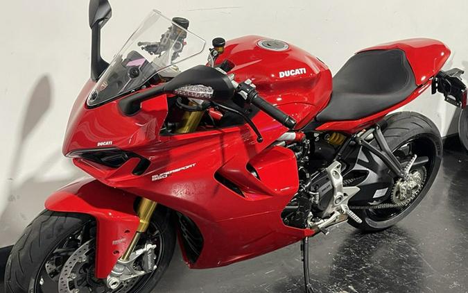2022 Ducati Supersport 950 Ducati Red
