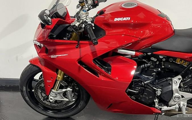2022 Ducati Supersport 950 Ducati Red