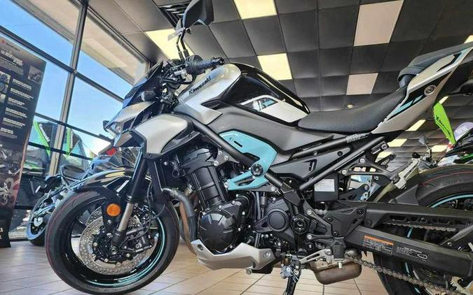 2025 Kawasaki Z900 ABS Galaxy Silver/Metallic Spark Black