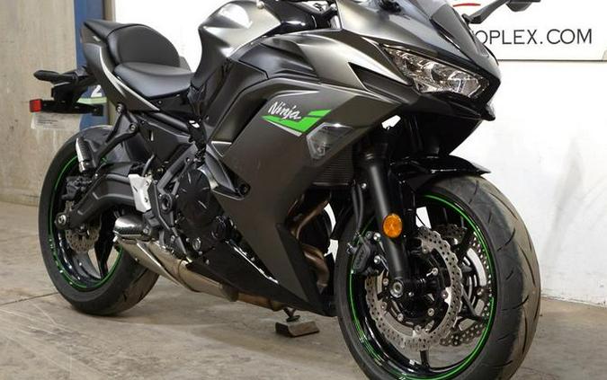 2024 Kawasaki Ninja® 650 Metallic Matte Dark Gray/Metallic Spark Black