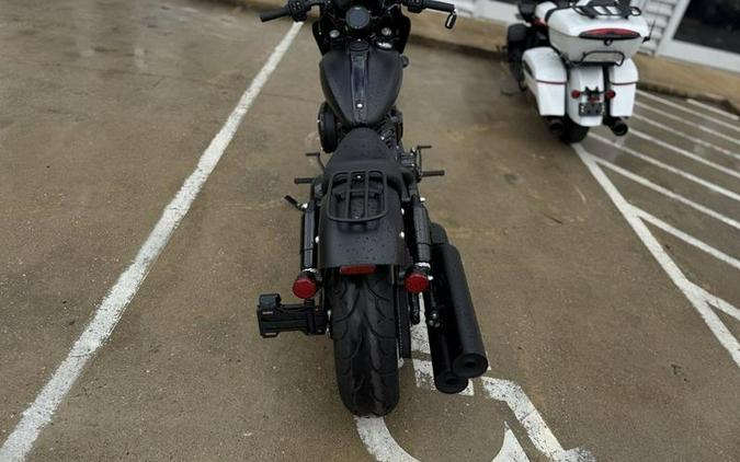 2023 Indian Motorcycle® Chief® Bobber Dark Horse® Silver Quartz Smoke