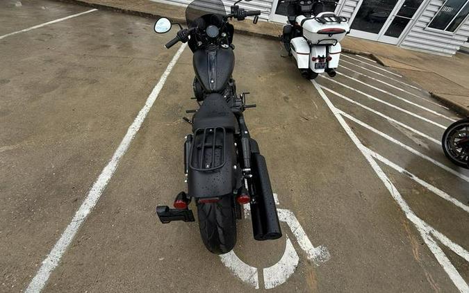 2023 Indian Motorcycle® Chief® Bobber Dark Horse® Silver Quartz Smoke