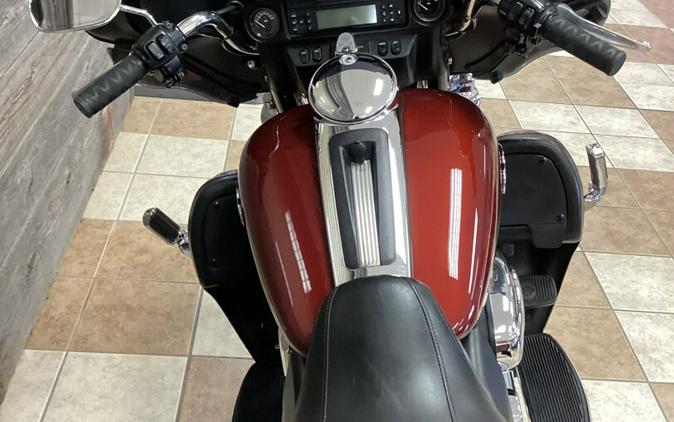 2010 Harley-Davidson® Electra Glide® Ultra Classic® Red Hot Sunglo