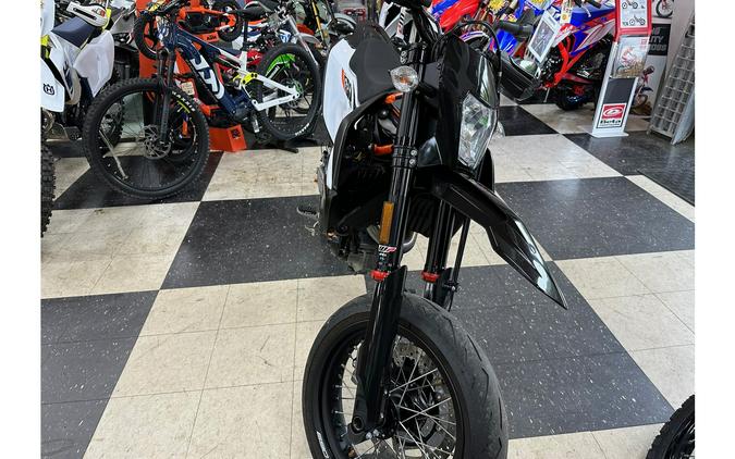 2019 KTM 690 SMC R SUPERMOTO