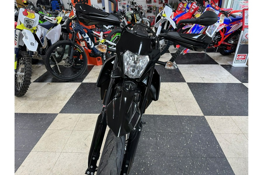 2019 KTM 690 SMC R SUPERMOTO