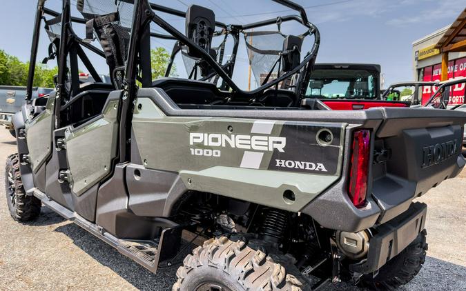 2025 Honda® Pioneer 1000-6 Deluxe Crew