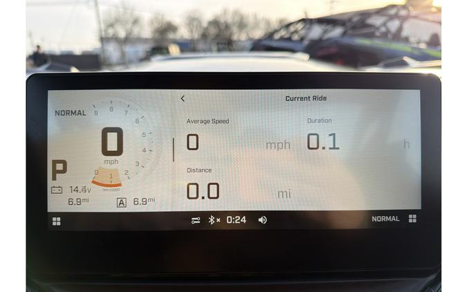 2025 Can-Am Maverick R X RS