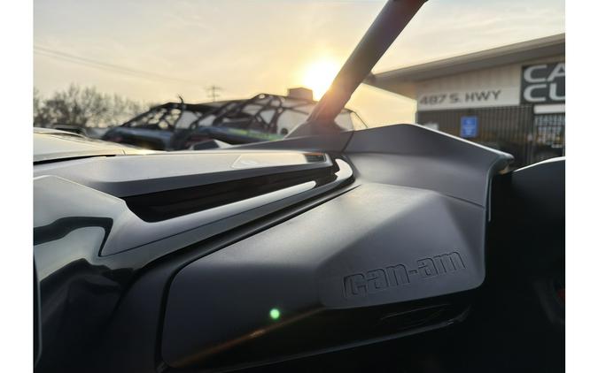 2025 Can-Am Maverick R X RS