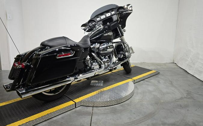 FLHX 2023 Street Glide®