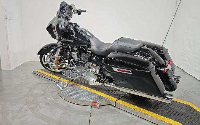 FLHX 2023 Street Glide®