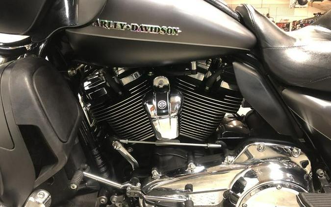 2017 Harley-Davidson® Electra Glide Ultra Limited - FP8268