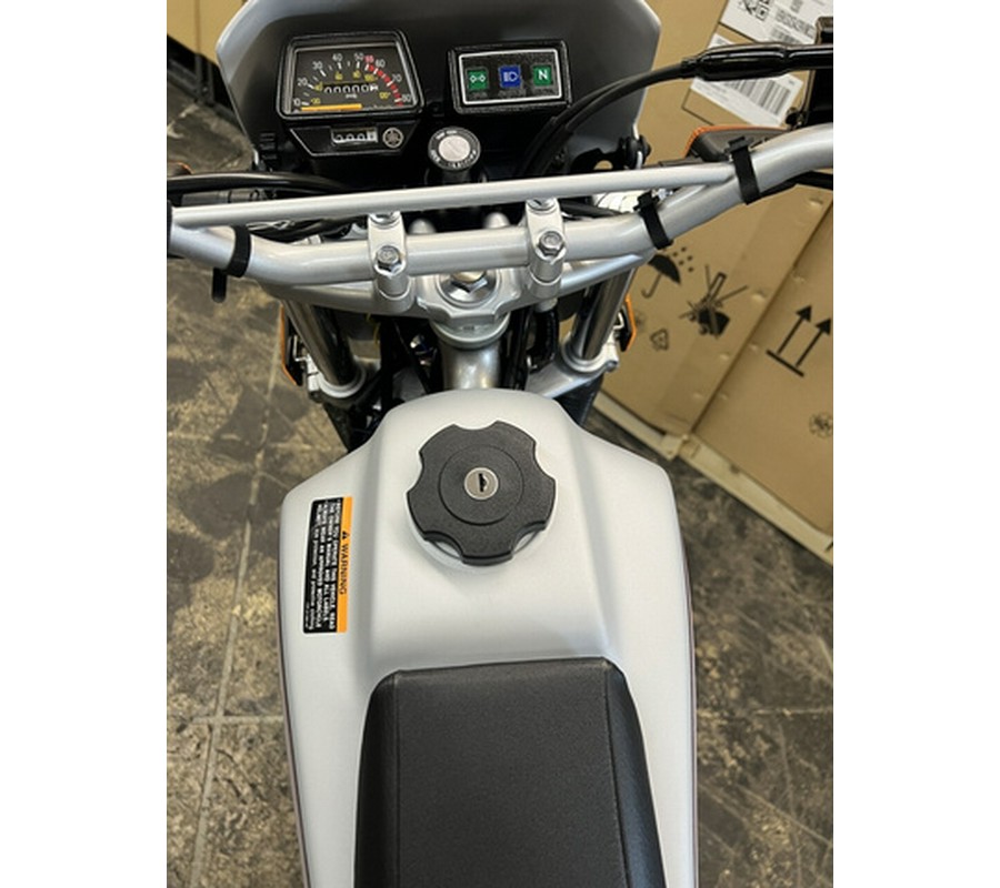 2027 Yamaha TW 200
