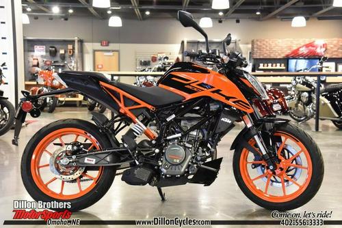 2020 KTM 200 Duke Review: Urban Motorcycle (15 Fast Facts)