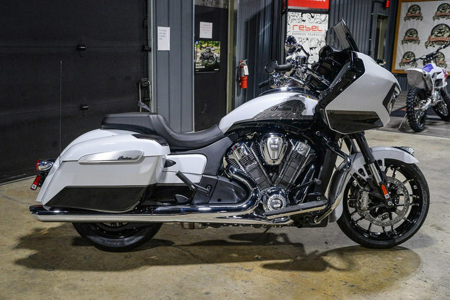 2024 Indian Motorcycle® Challenger® Limited with PowerBand Audio Package Ghost White Metallic