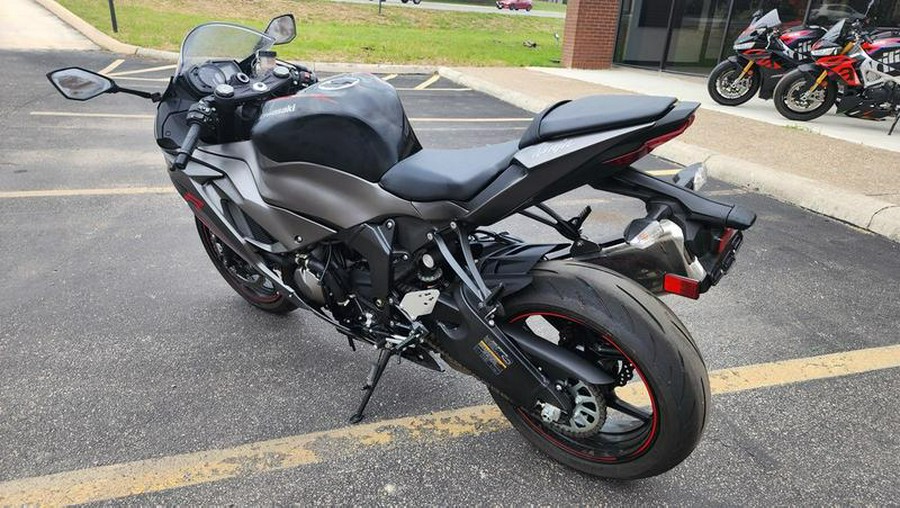 2023 Kawasaki Ninja® ZX™-6R ABS Metallic Matte Graphenesteel Gray / Black